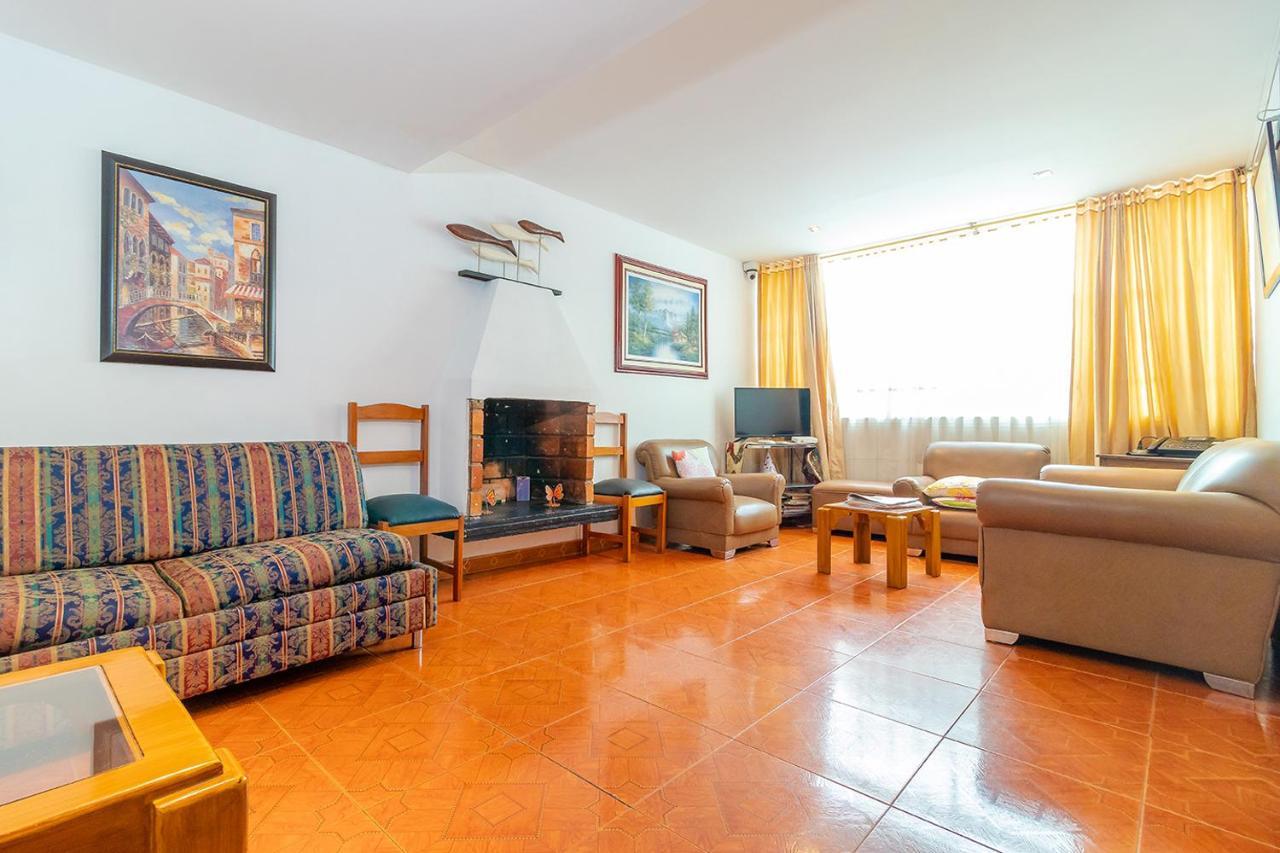 Ayenda 1080 Bogota Alpes Castellana Bed & Breakfast Exterior photo