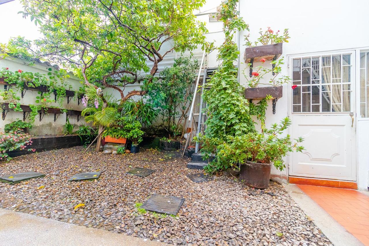 Ayenda 1080 Bogota Alpes Castellana Bed & Breakfast Exterior photo