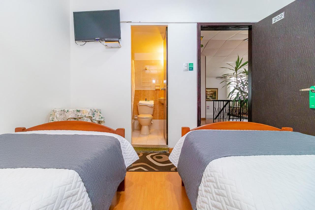 Ayenda 1080 Bogota Alpes Castellana Bed & Breakfast Exterior photo