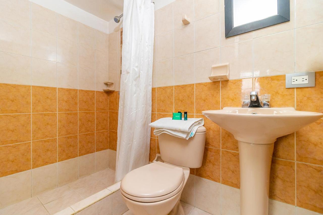 Ayenda 1080 Bogota Alpes Castellana Bed & Breakfast Exterior photo