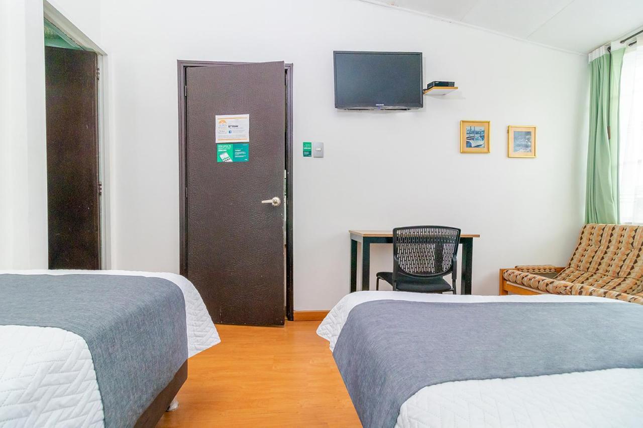 Ayenda 1080 Bogota Alpes Castellana Bed & Breakfast Exterior photo
