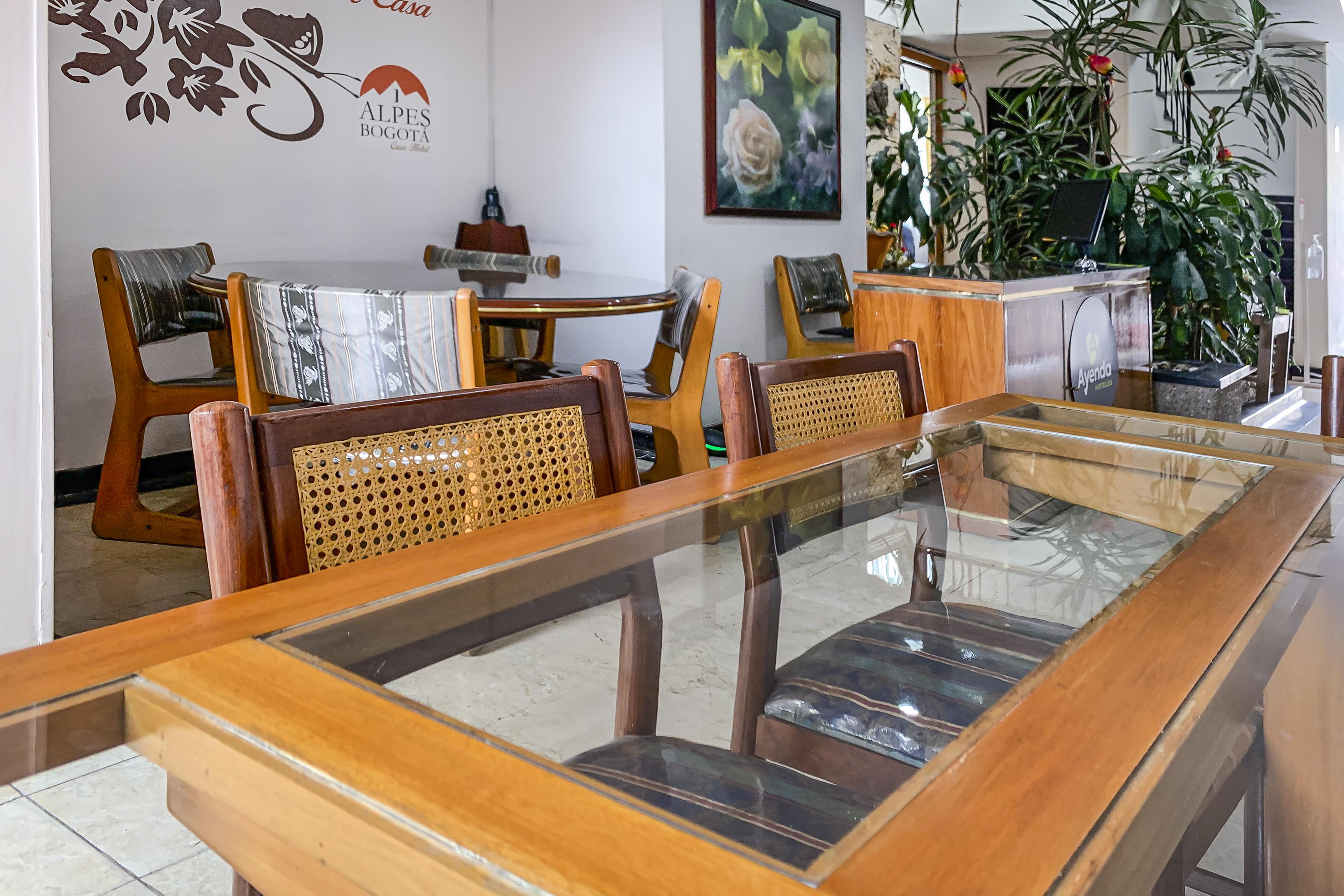 Ayenda 1080 Bogota Alpes Castellana Bed & Breakfast Exterior photo